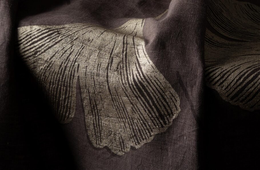 GINKGO taupe table runner + napkins - Image 2