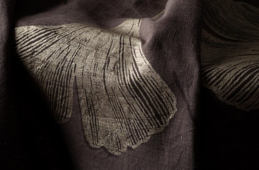 GINKGO taupe table runner - Image 2