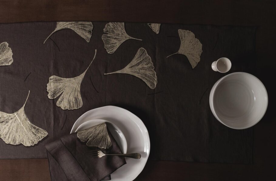 GINKGO taupe table runner - Image 3