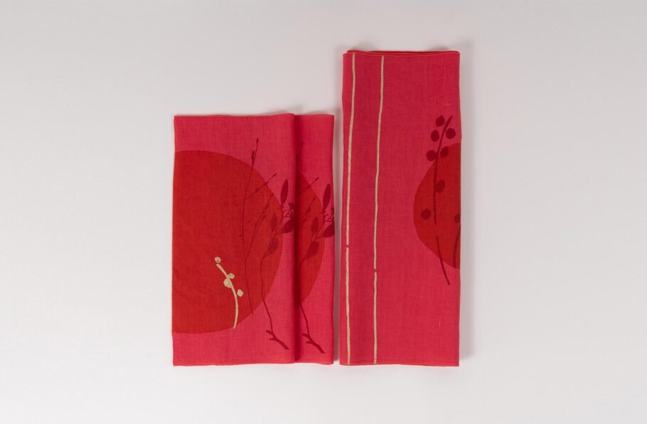 MARA coral table runner + napkins - Image 3