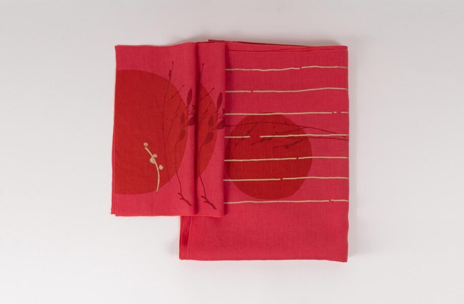 MARA coral tablecloth + napkins - Image 3