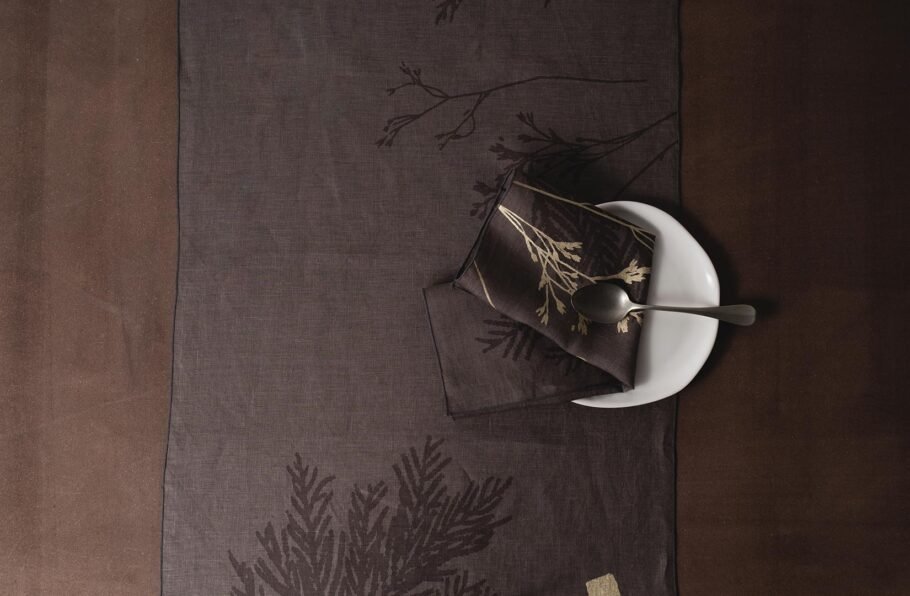 MILA taupe table runner + napkins