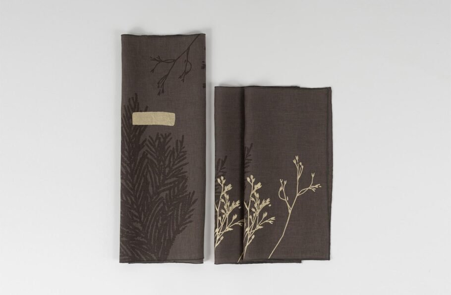MILA taupe table runner + napkins - Image 3