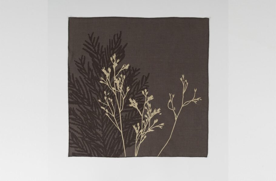 MILA taupe table runner + napkins - Image 4