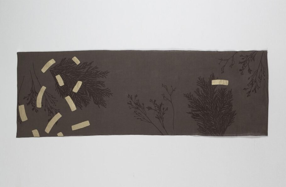 MILA taupe table runner + napkins - Image 5